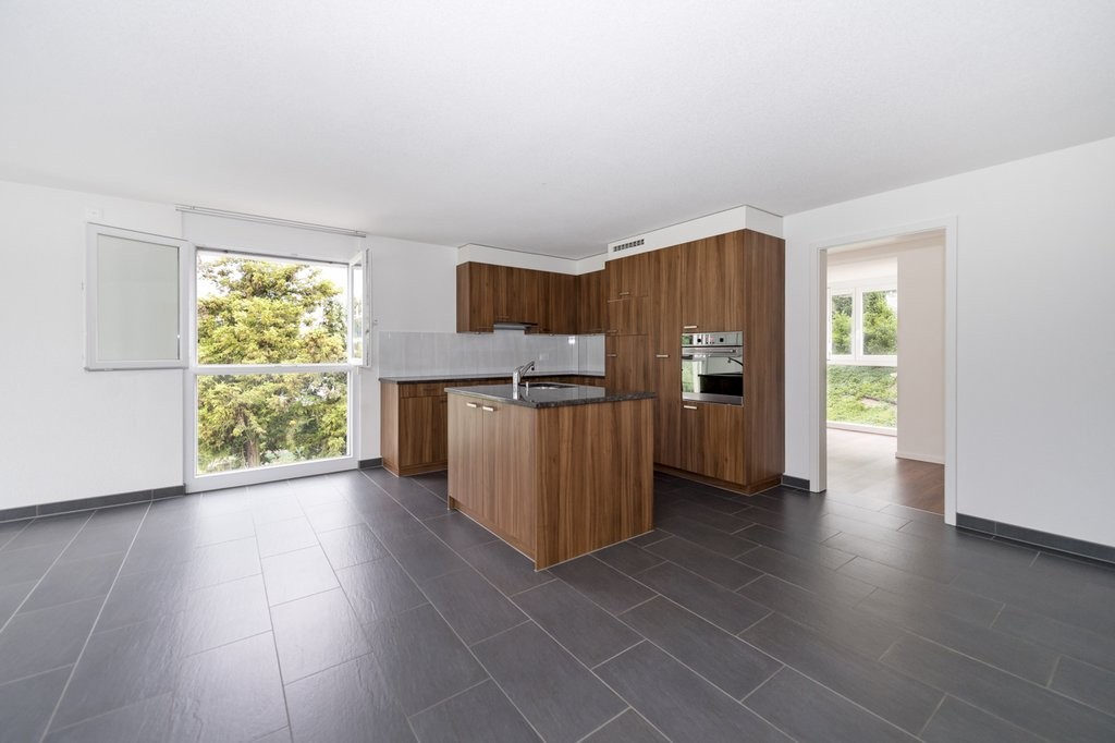 Helle Wohnung mit grossem, sonnigem Balkon - 4