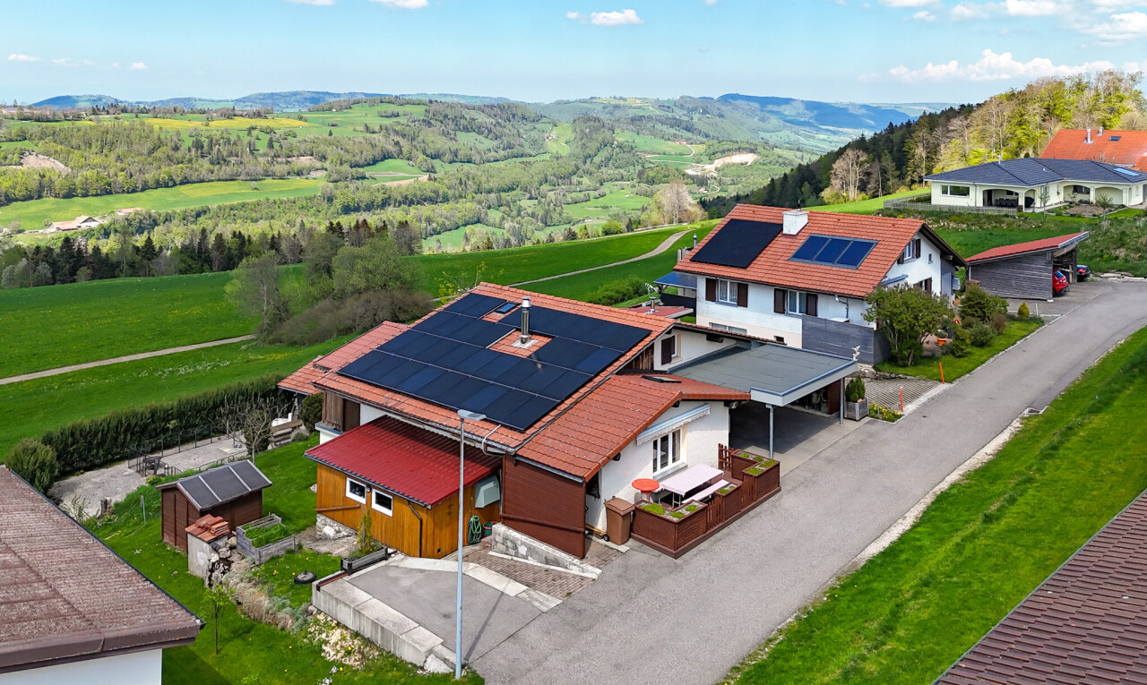 In Saulcy: Einfamilienhaus mit zwei Wohnungen und Bergblick - 0