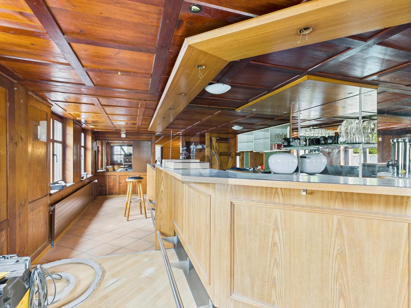 BAR, TERRASSE, BIERGARTEN - KEINE INVENTARÜBERNAHME - 2