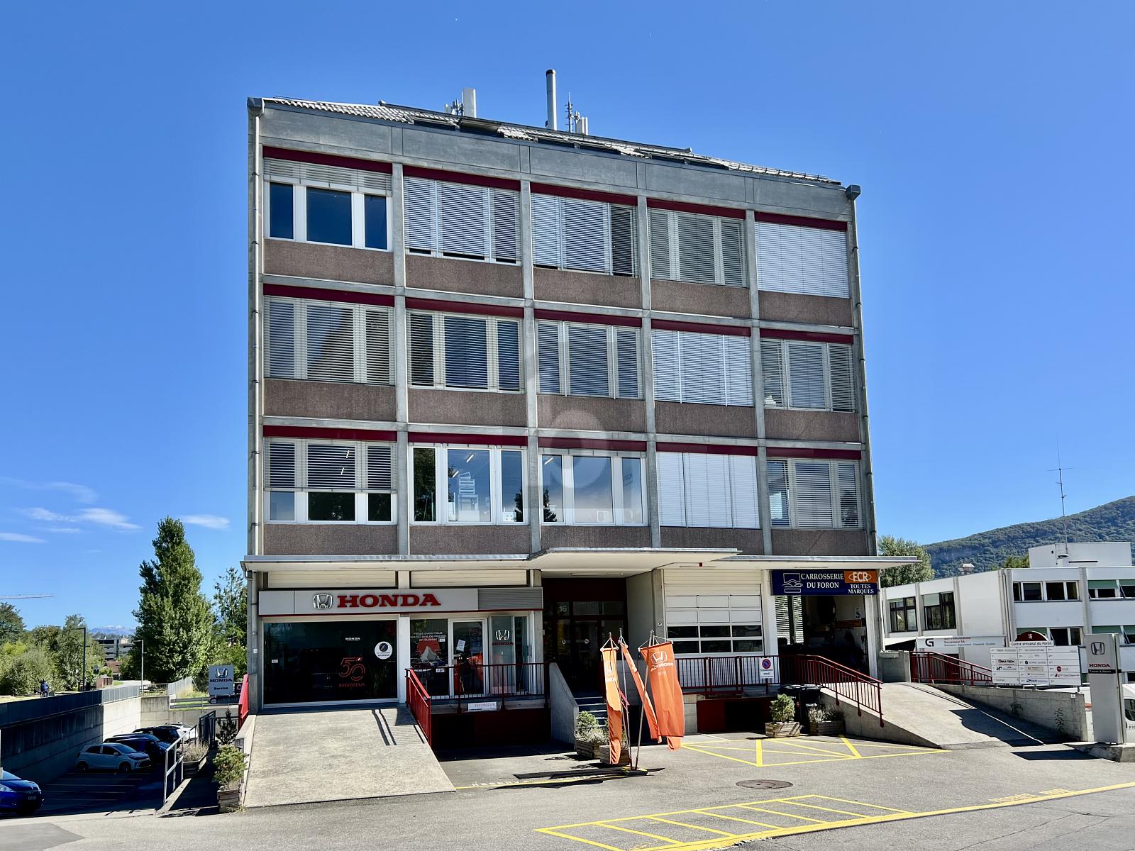 ESPACE DE BUREAUX HAUTS DE PLAFOND FACE AU SALEVE - 0