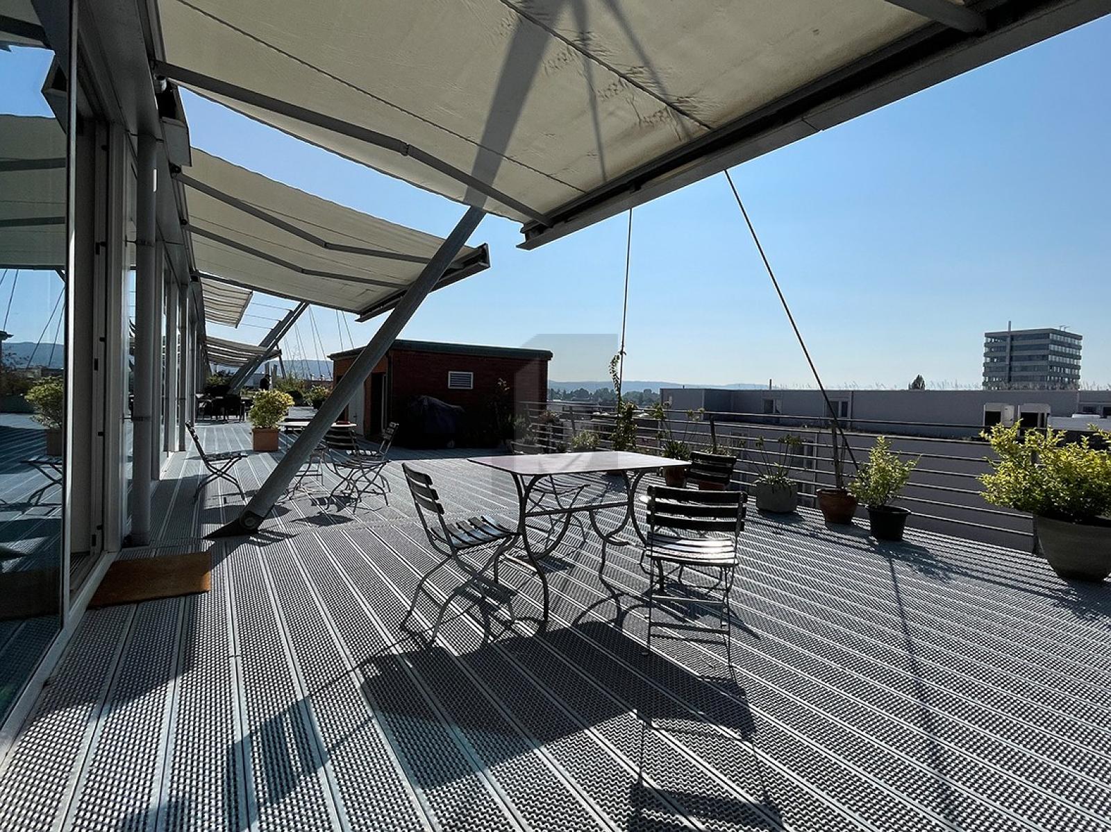 VIEL PLATZ MIT GROSSZÜGIGER TERRASSE - 0