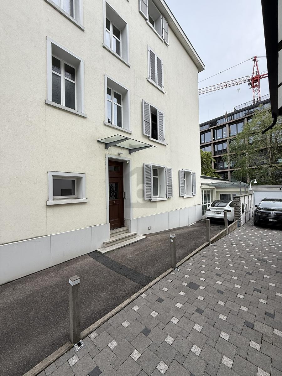 AN ZENTRALER LAGE MIT FISCHGRÄTPARKETT - 0