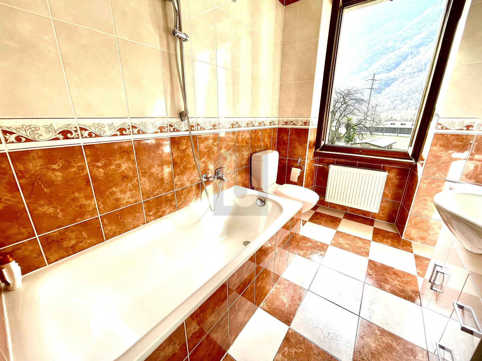 IN ZONA SOLEGGIATA E TRANQUILLA - 1