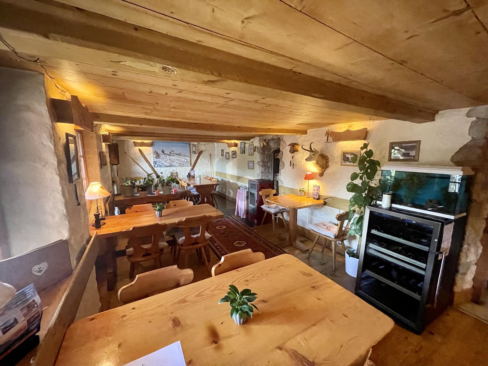 SPLENDIDE CHALET RESTAURANT AVEC APPARTEMENT - 1