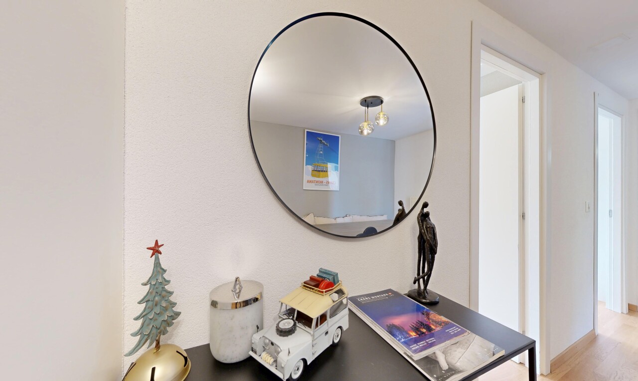 Stunning 2.5-Room – Renovated with Mountain View - 6