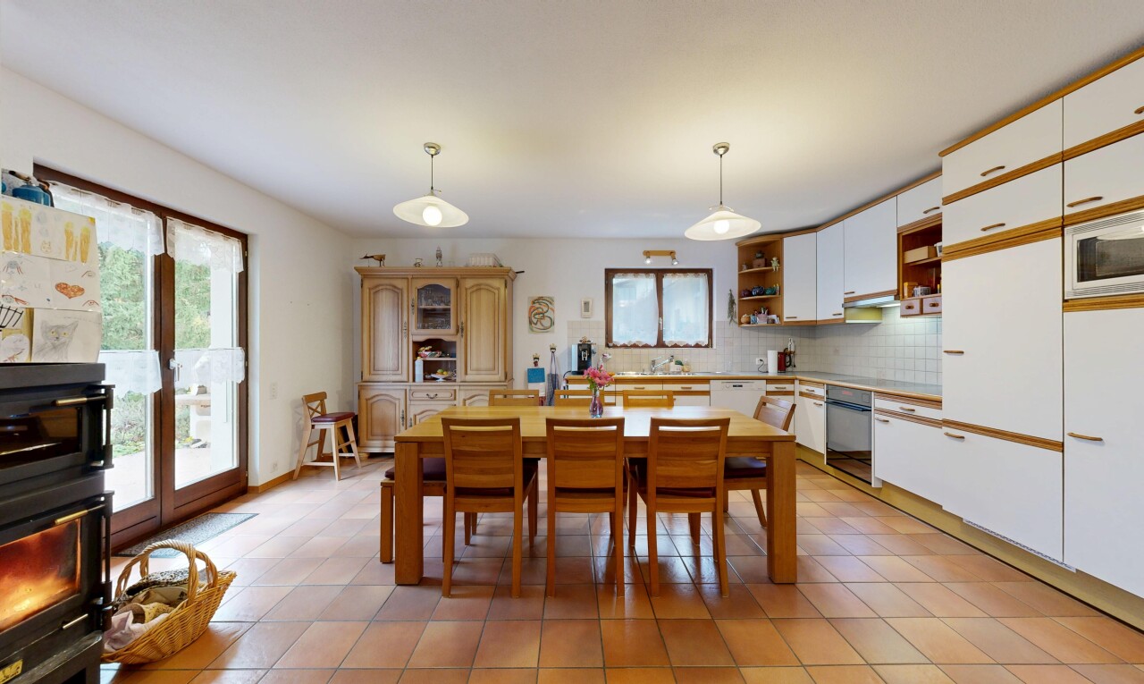 Spacious and welcoming house in a quiet and sought-after neighborhood - 3