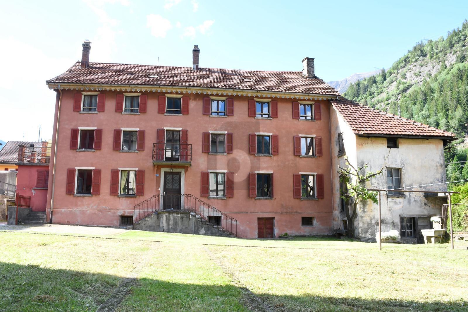 SPAZIOSA CON AMPIO GIARDINO DA RISTRUTTURARE - 1