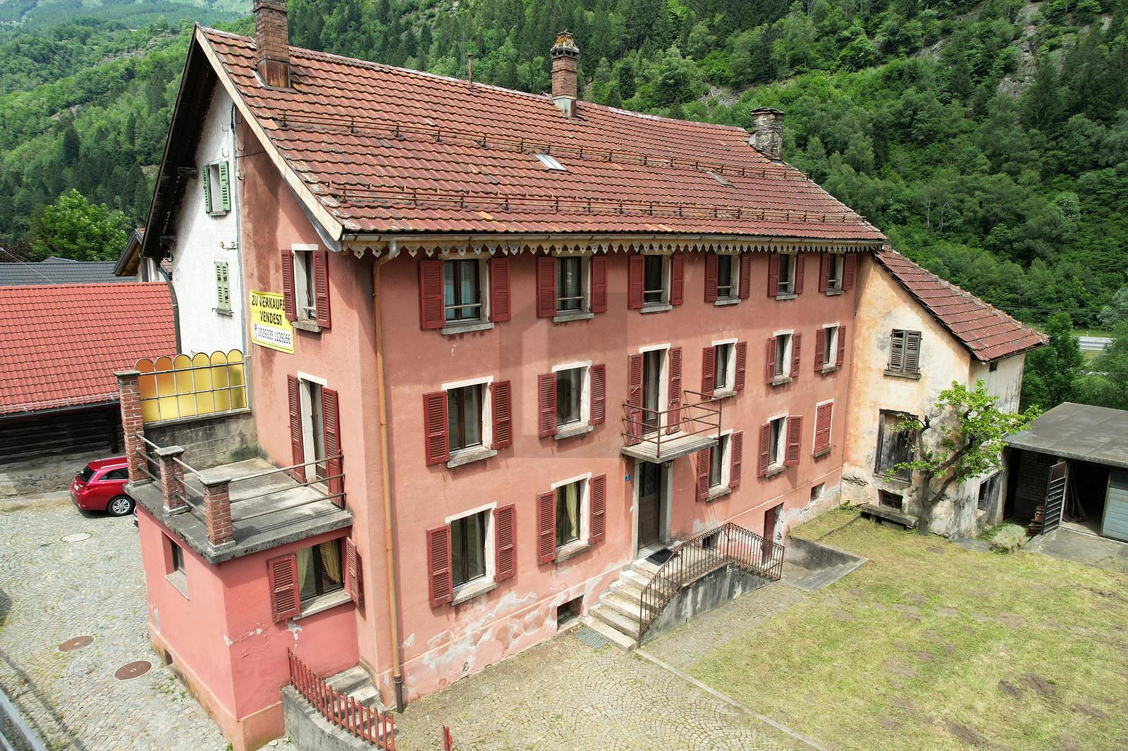 SPAZIOSA CON AMPIO GIARDINO DA RISTRUTTURARE - 2