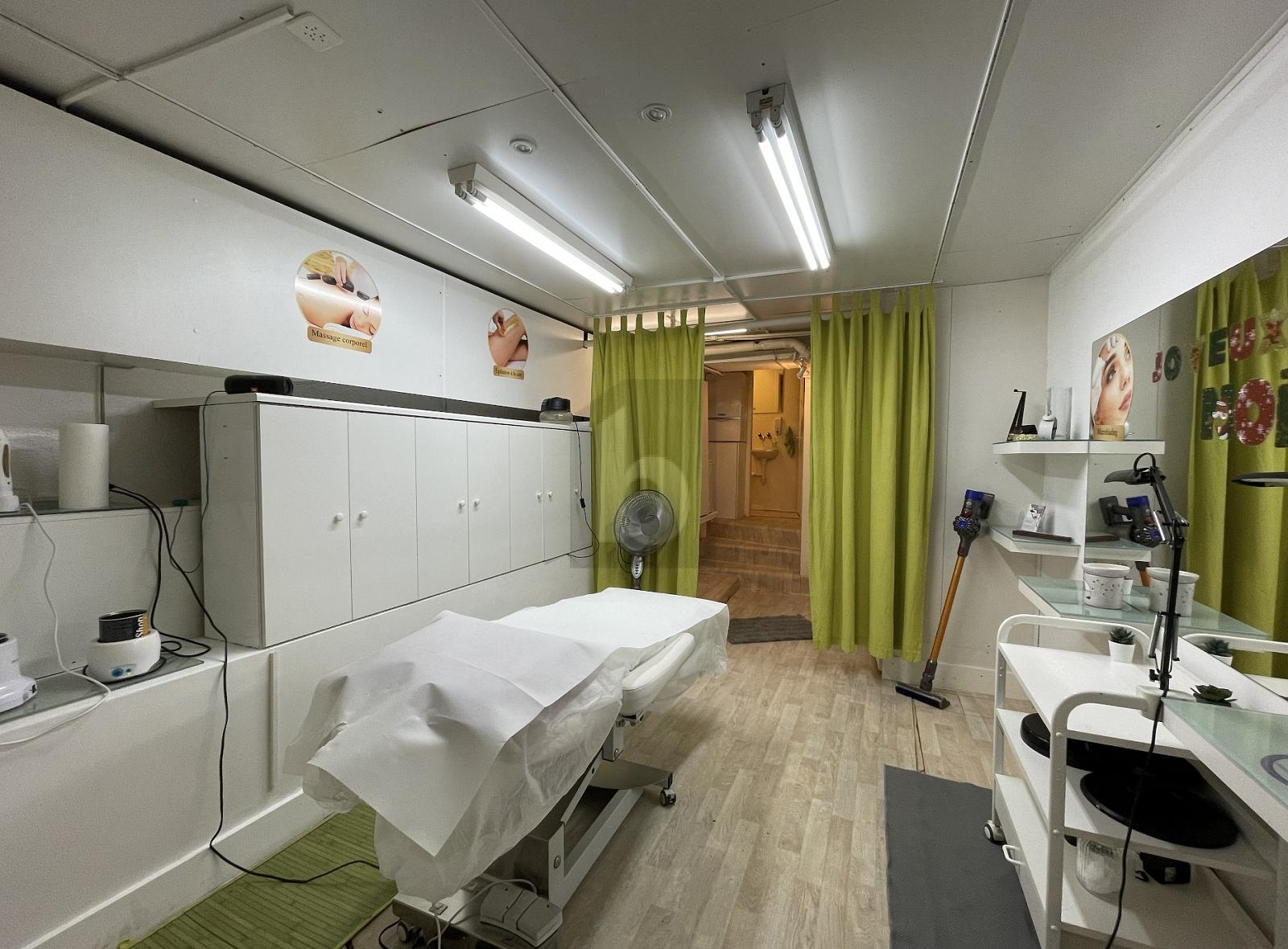 SALON DE COIFFURE MODERNE À PLAINPALAIS - 4