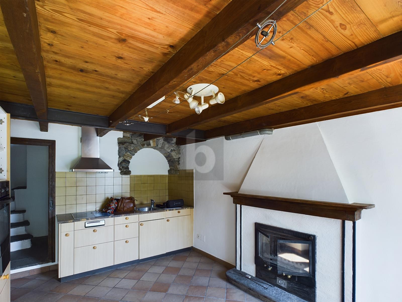 SOLEGGIATA CON AMPIO GIARDINO - 1