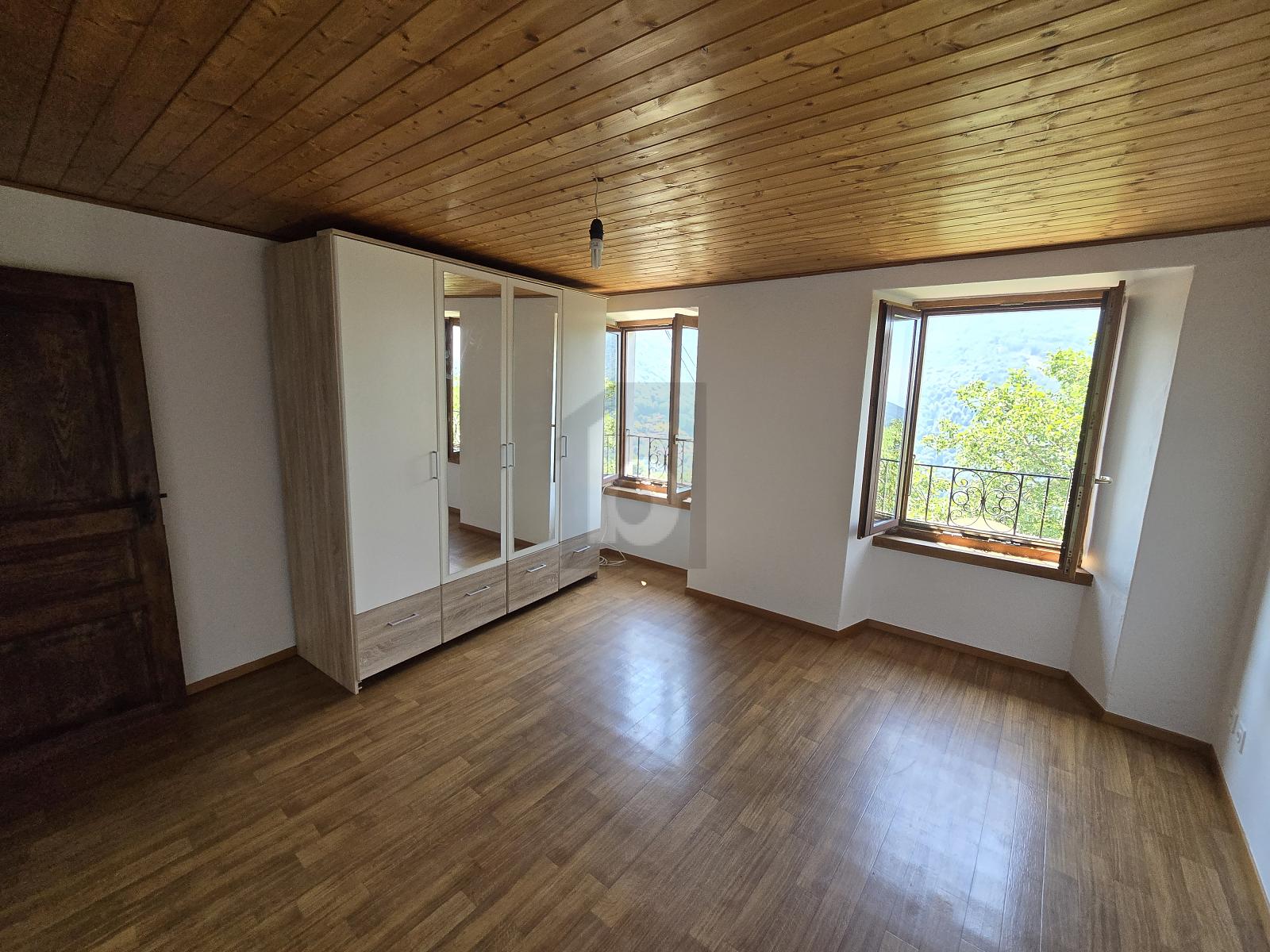 SOLEGGIATA CON AMPIO GIARDINO - 3