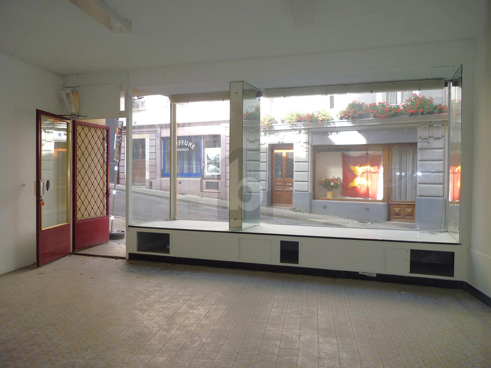 AU CENTRE VILLE AVEC BELLE VITRINE - 2