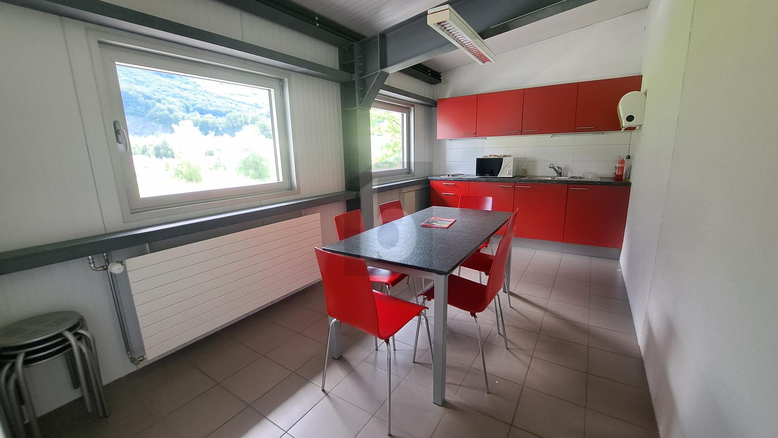 SPACIEUX LOCAL DE BUREAUX - 3