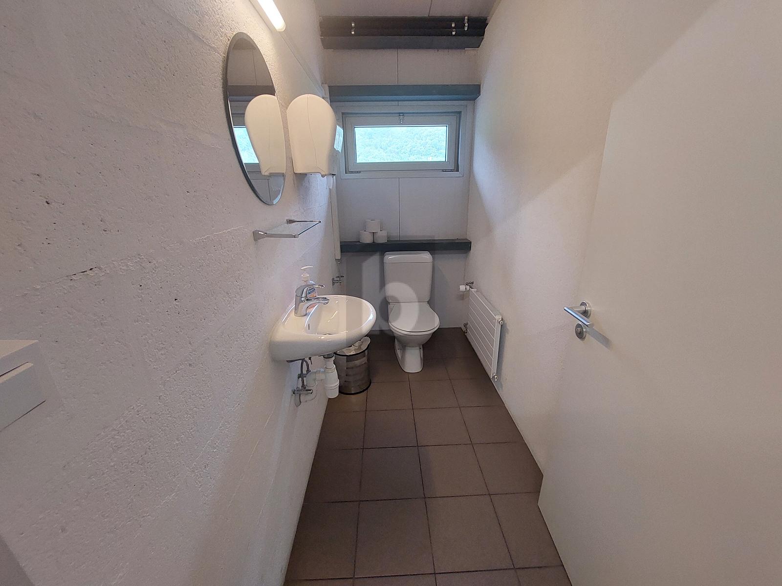 SPACIEUX LOCAL DE BUREAUX - 4