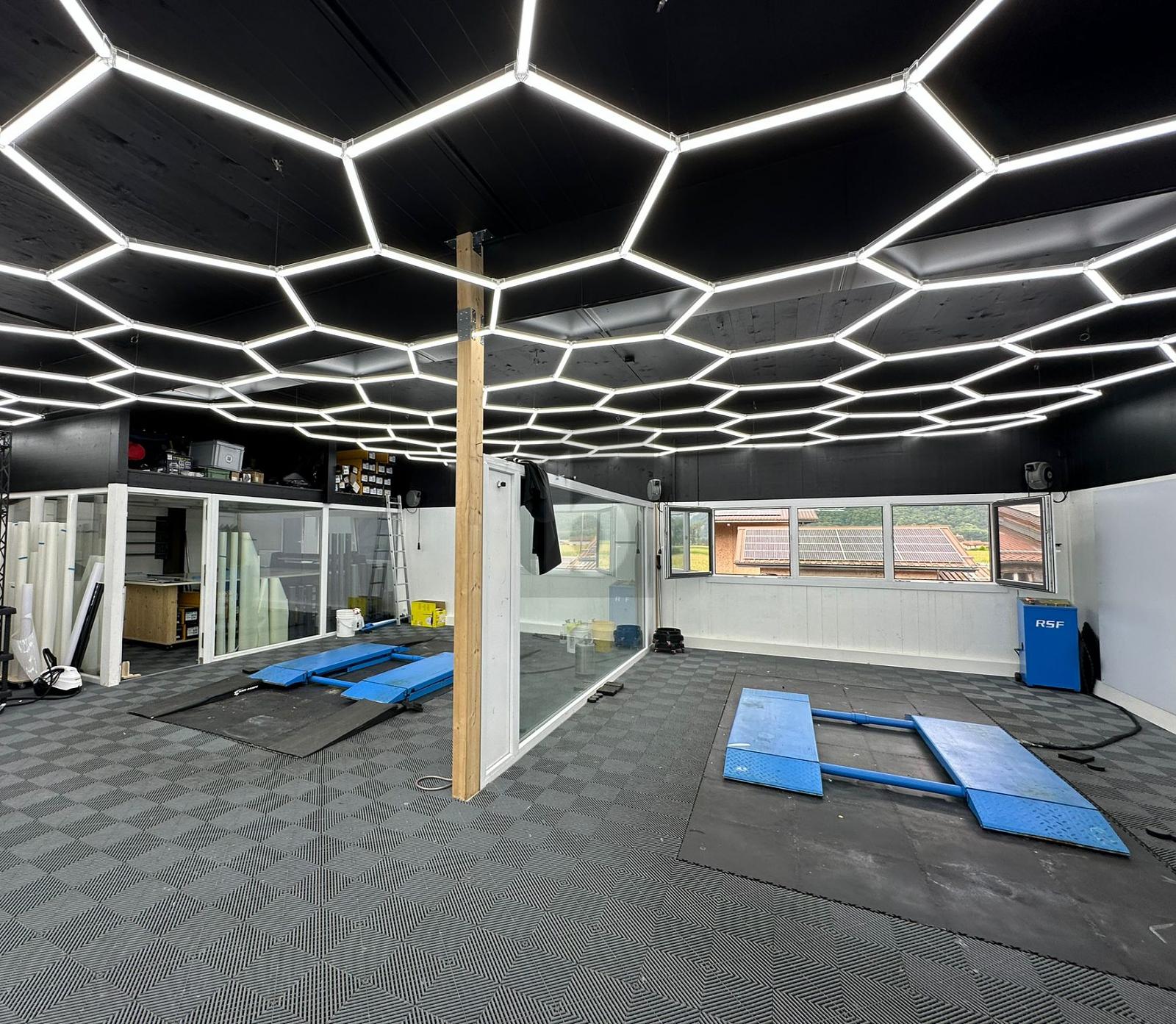 ÉQUIPÉ SÉCURISÉ ET CLASSE - 1