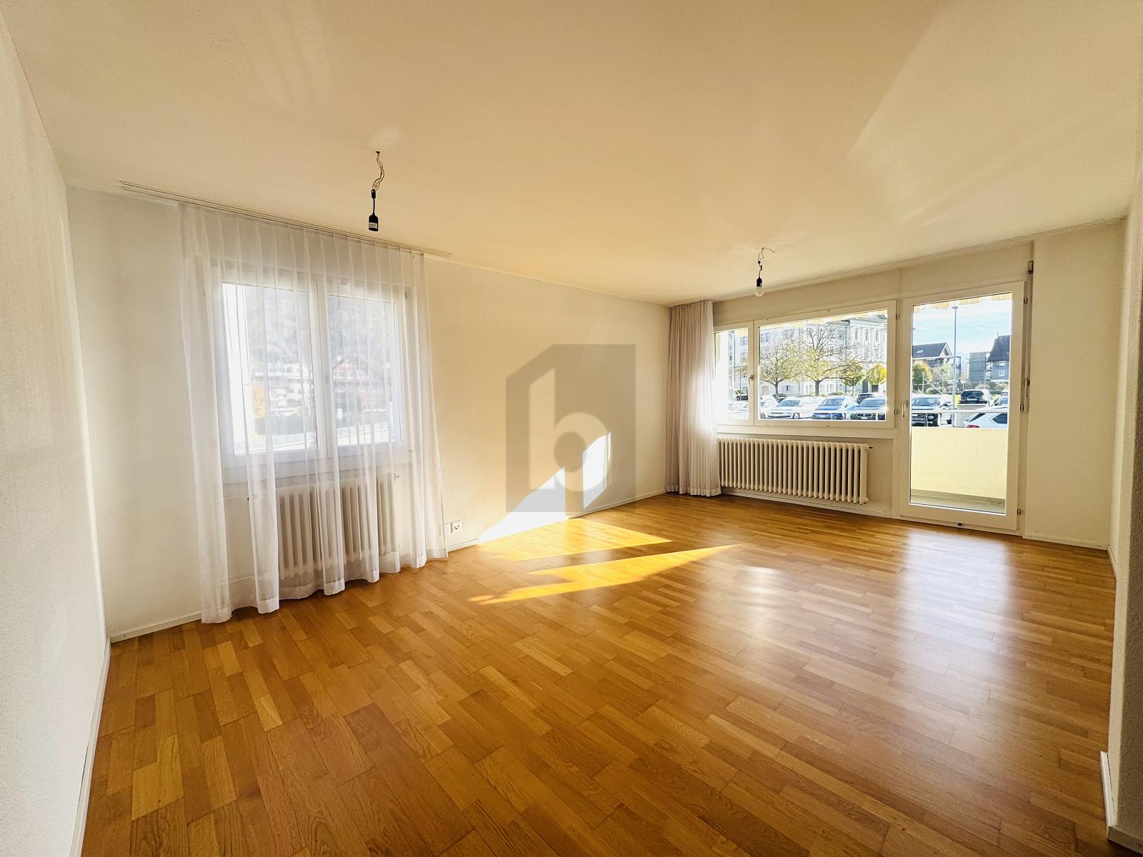 CHARMANT, LICHTDURCHFLUTET UND AN ZENTRALER LAGE - 1