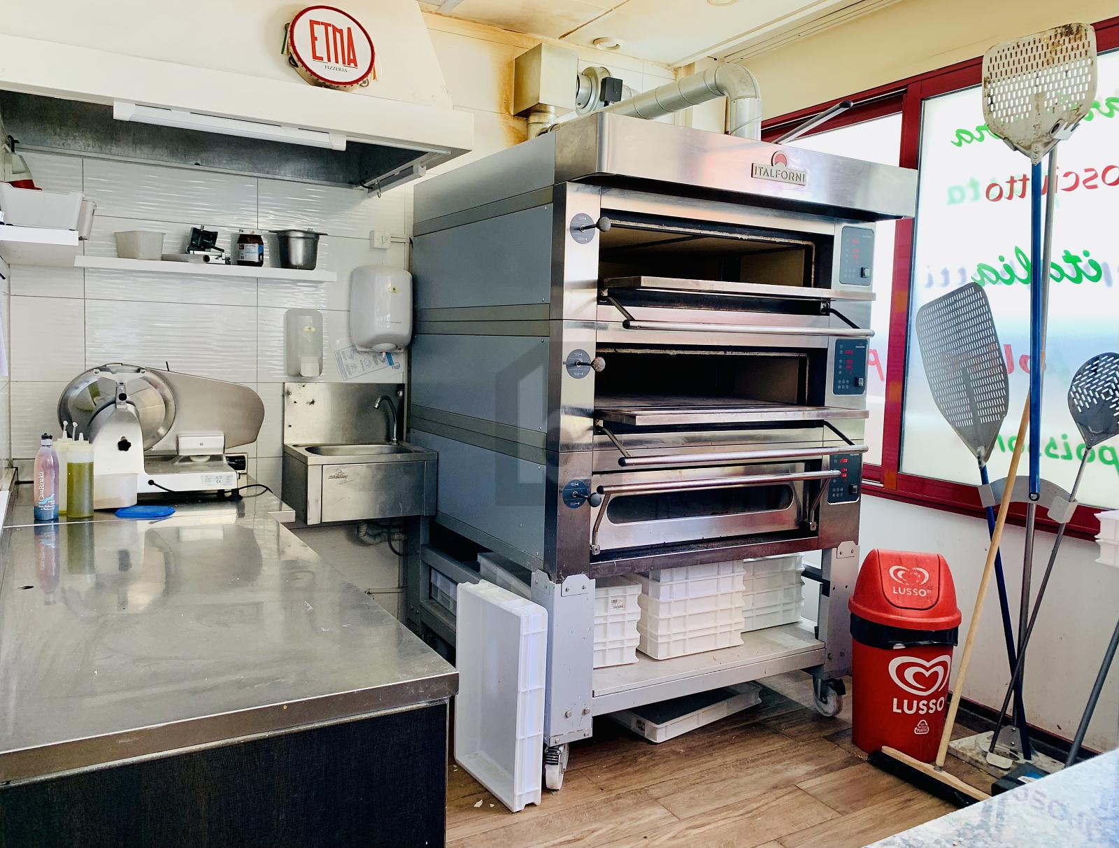 EMPLACEMENT IDÉAL AVEC FORT POTENTIEL - 1