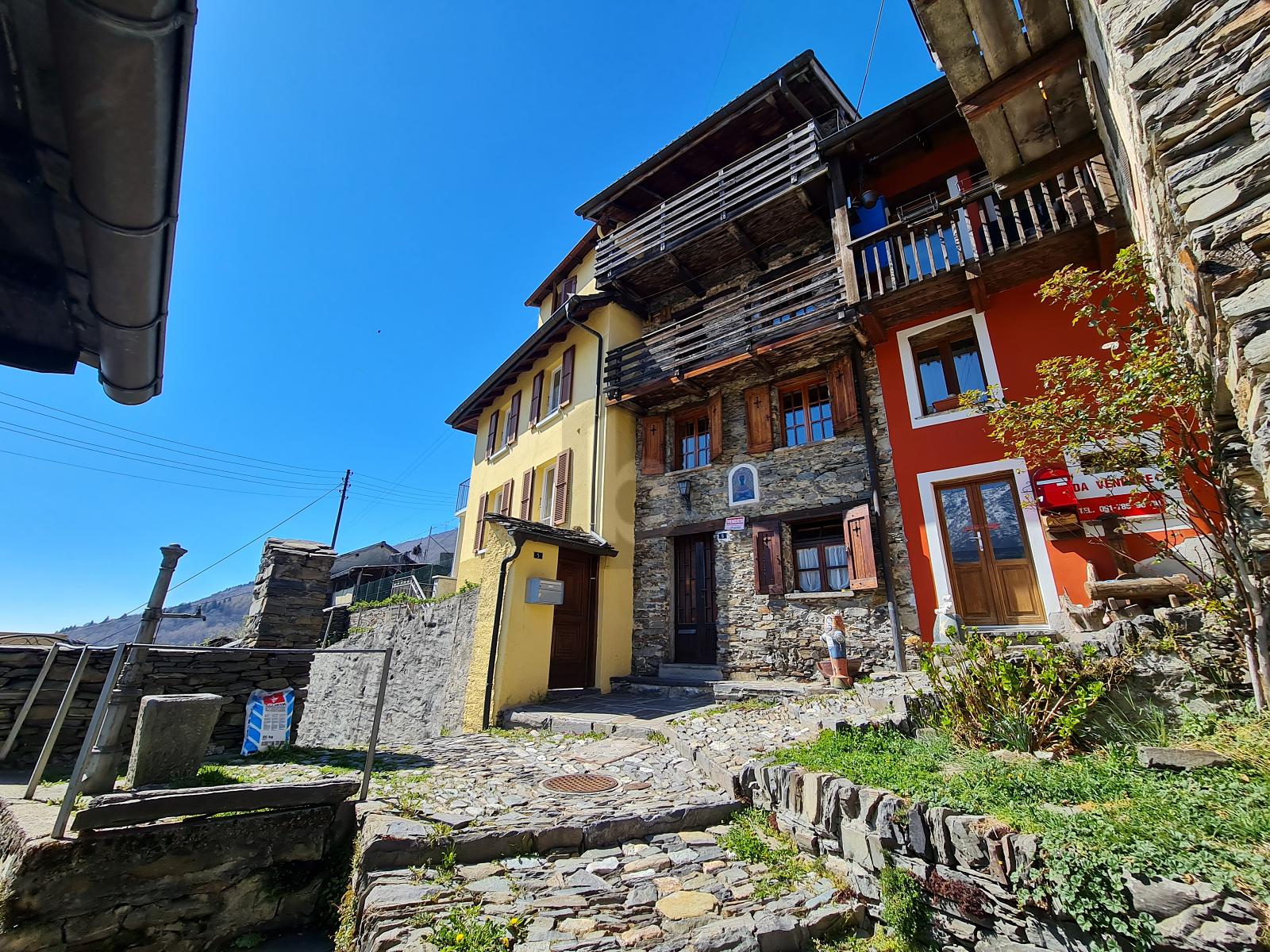 NEL NUCLEO CON GIARDINO E VISTA - 1