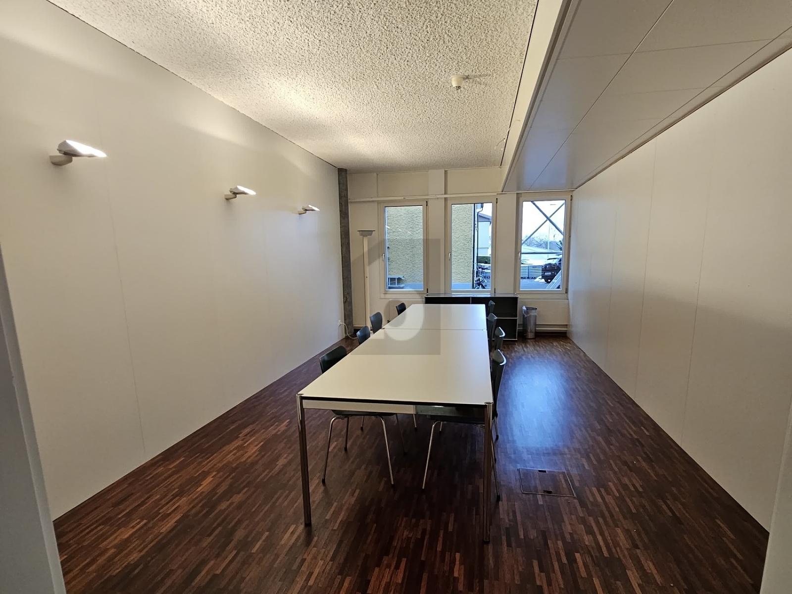 WEITLÄUFIGE GESCHÄFTSFLÄCHE - 3