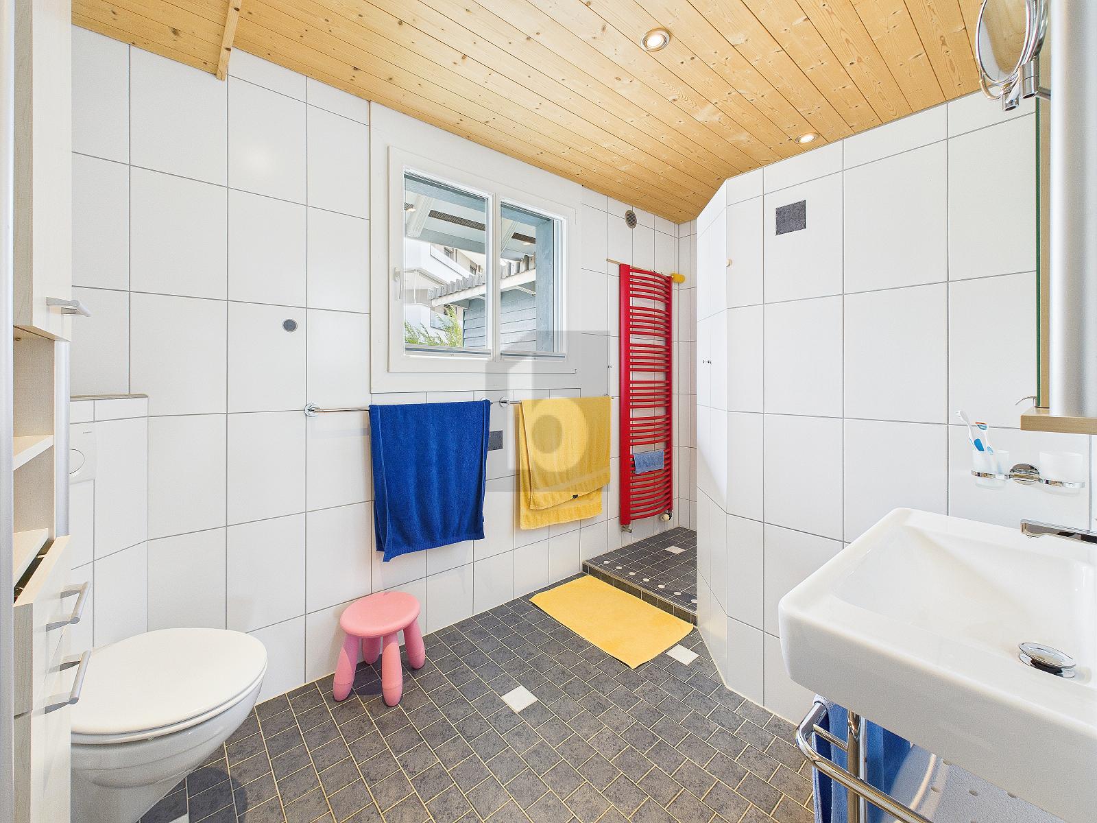 FAMILIENFREUNDLICH MIT VIEL PLATZ UND UMSCHWUNG! - 4