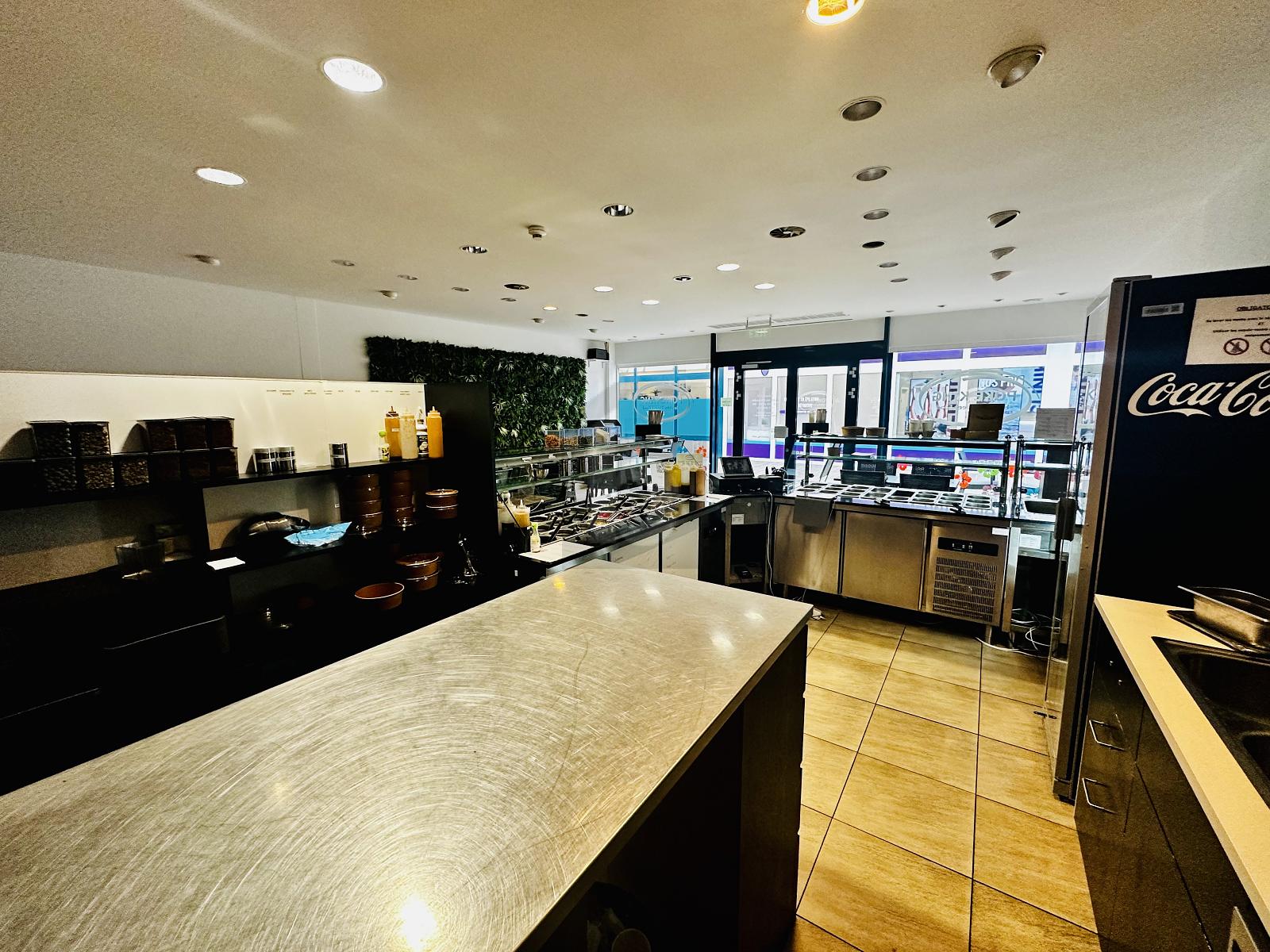 POKE BOWLS, SITUATION IDEALE, EQUIPEMENT COMPLET - 1