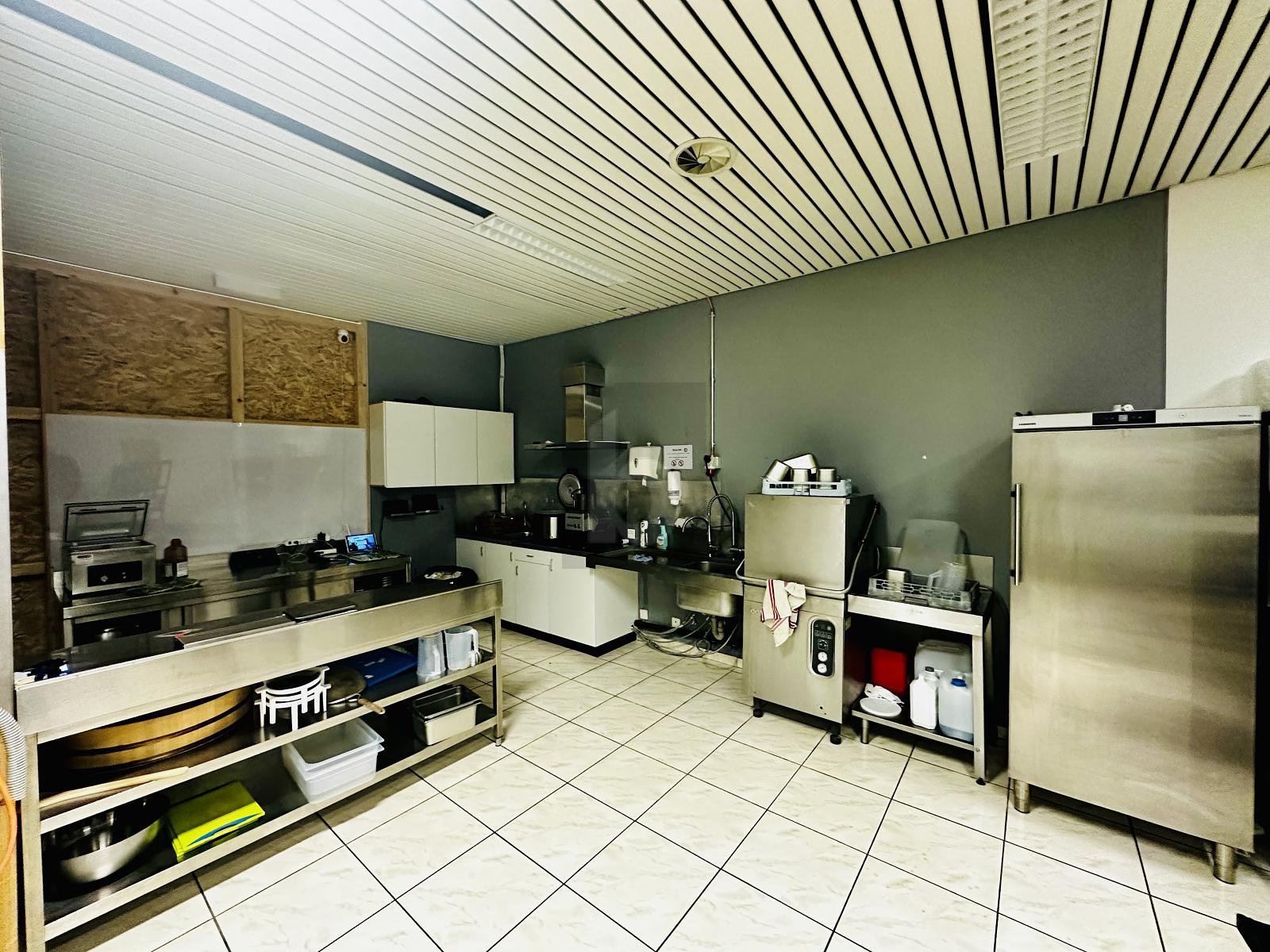 POKE BOWLS, SITUATION IDEALE, EQUIPEMENT COMPLET - 3