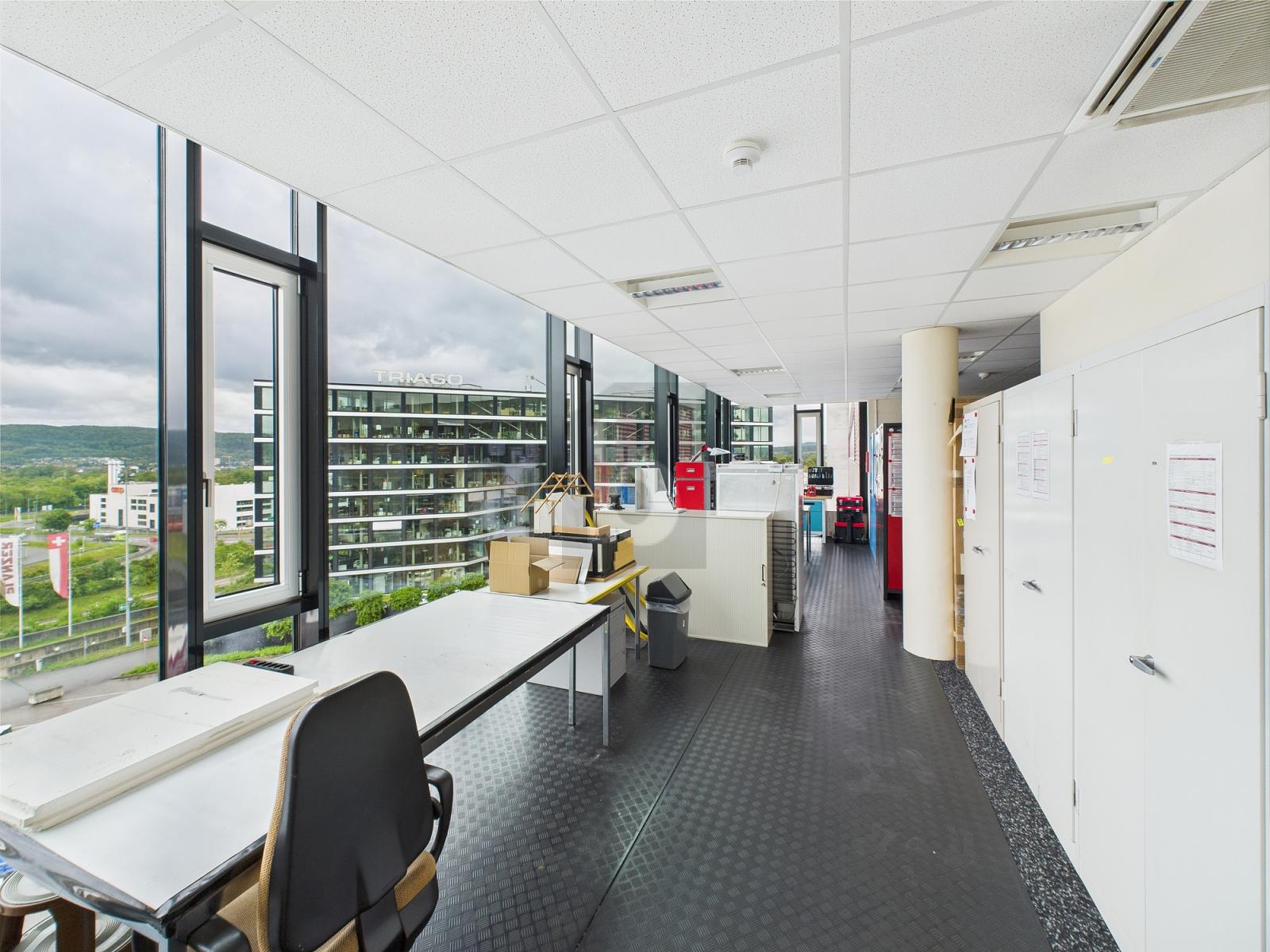 VIELFÄLLTIG NUTZBAR, MIT EIGENEM LAGER - 0