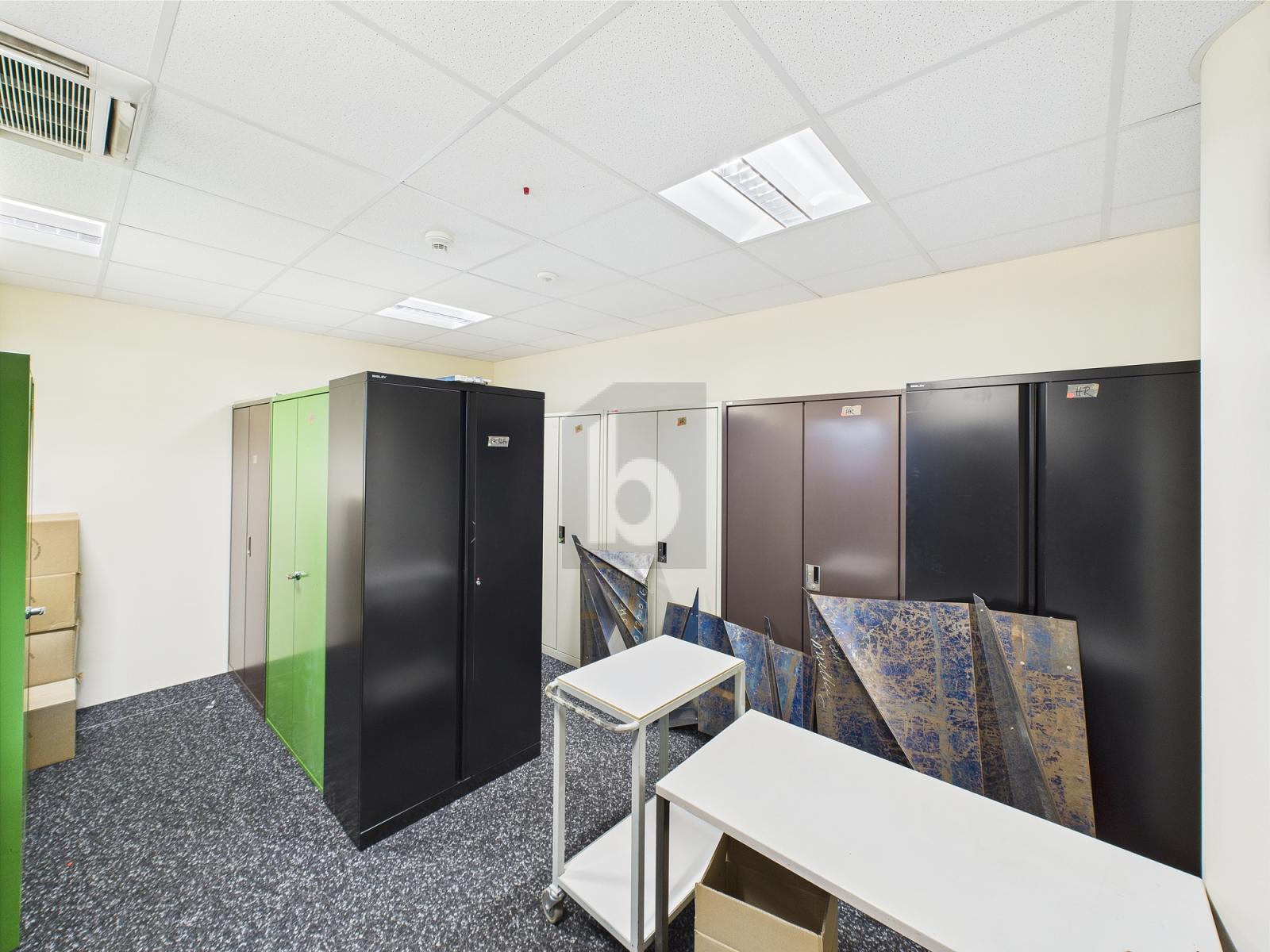 VIELFÄLLTIG NUTZBAR, MIT EIGENEM LAGER - 1