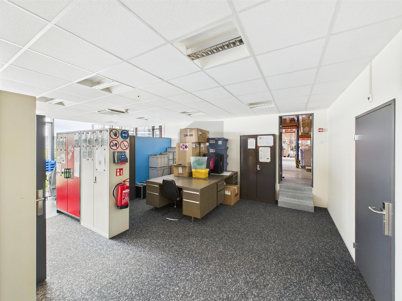 VIELFÄLLTIG NUTZBAR, MIT EIGENEM LAGER - 2