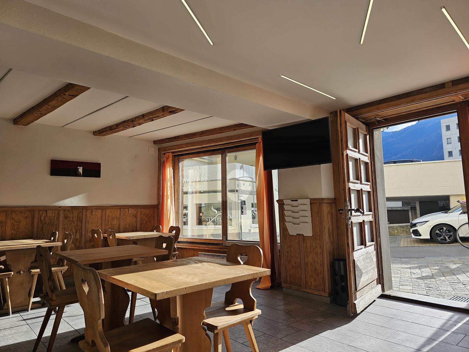 UNE OPPORTUNITÉ UNIQUE DANS UN CADRE CHALEUREUX - 2