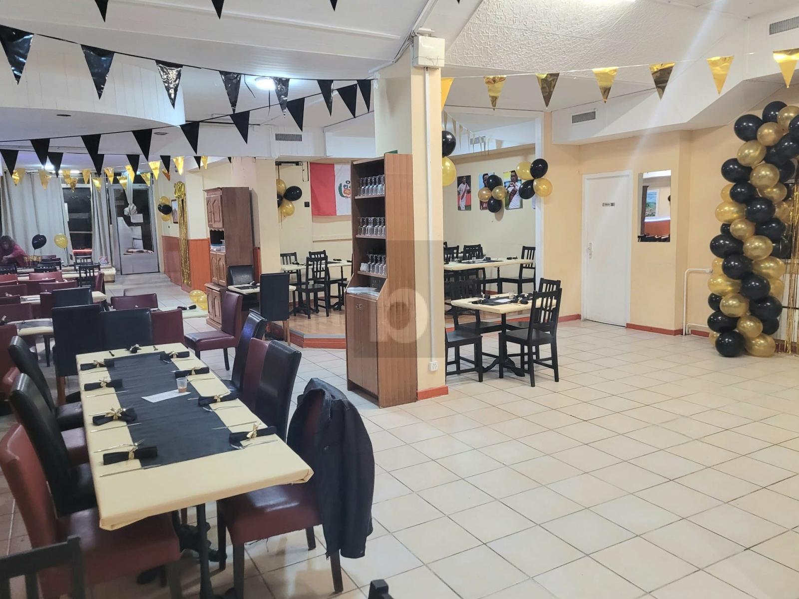 RESTAURANT DANS UN QUARTIER ANIME - 3