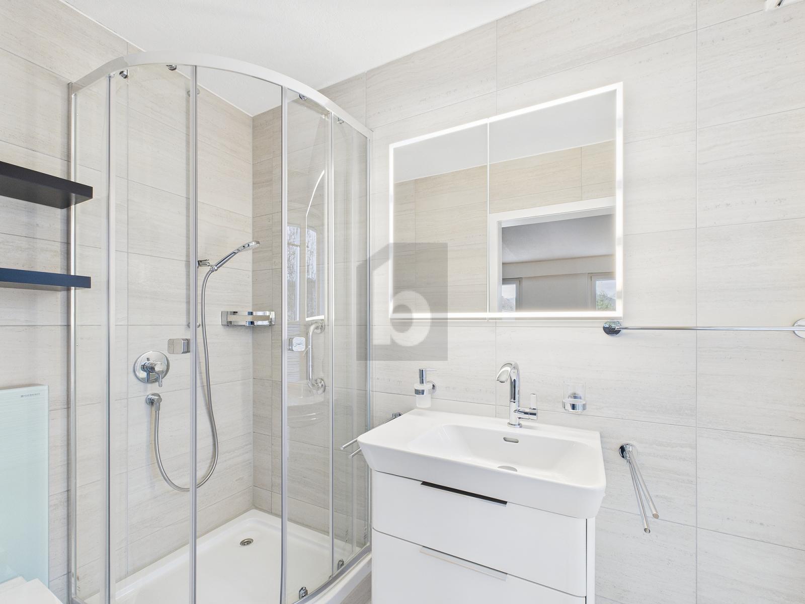 GROSSZÜGIG, ERSTBEZUG NACH RENOVATION - 1