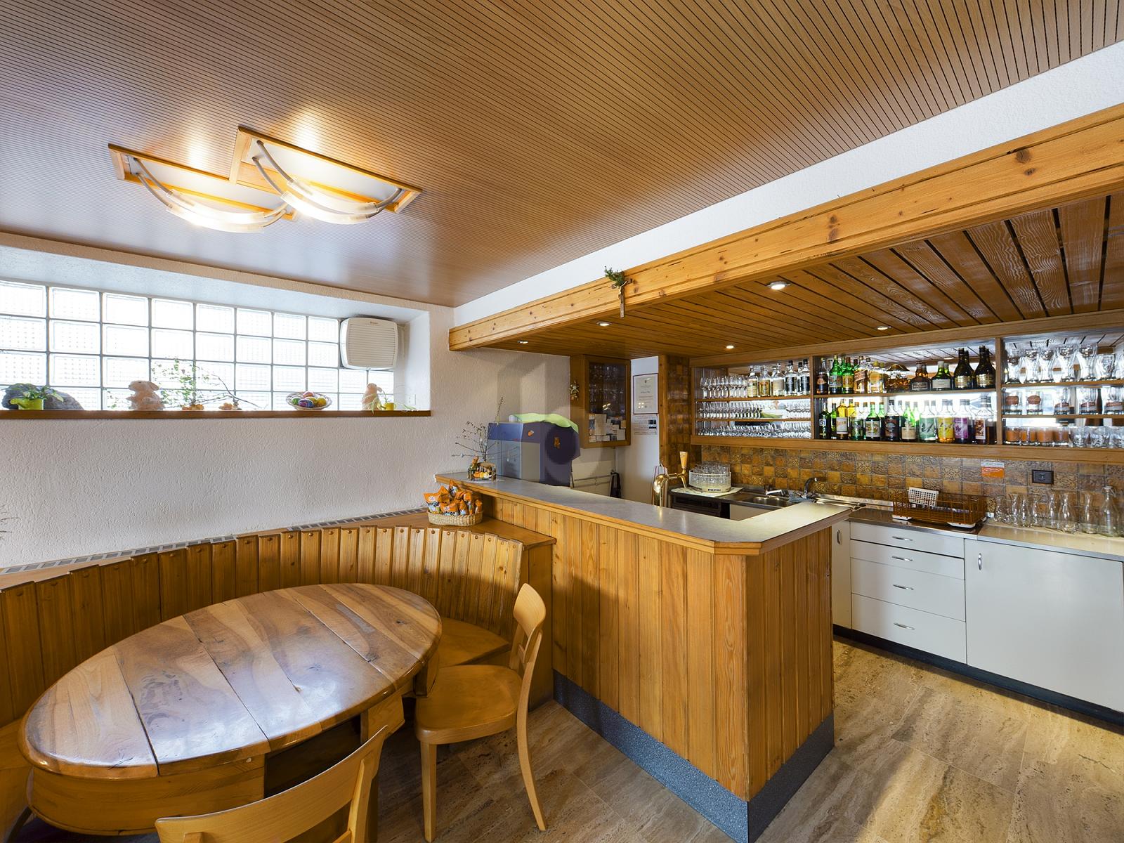 RUSTIKALE DORFBEIZ IN WALLISER WEINDORF - 1