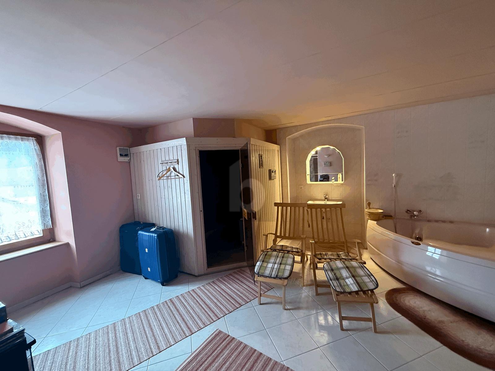 HOTEL RESTAURANT - 4