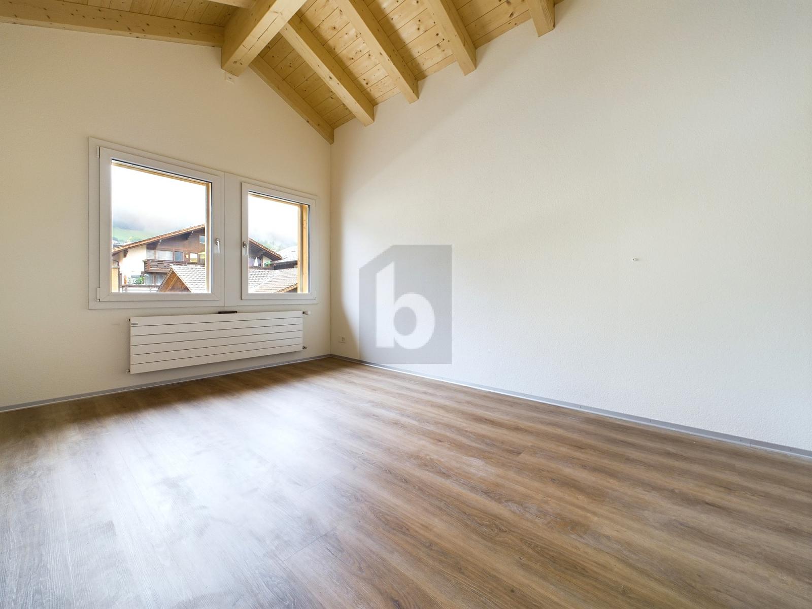 GROSSZÜGIG UND LICHTDURCHFLUTET - 0