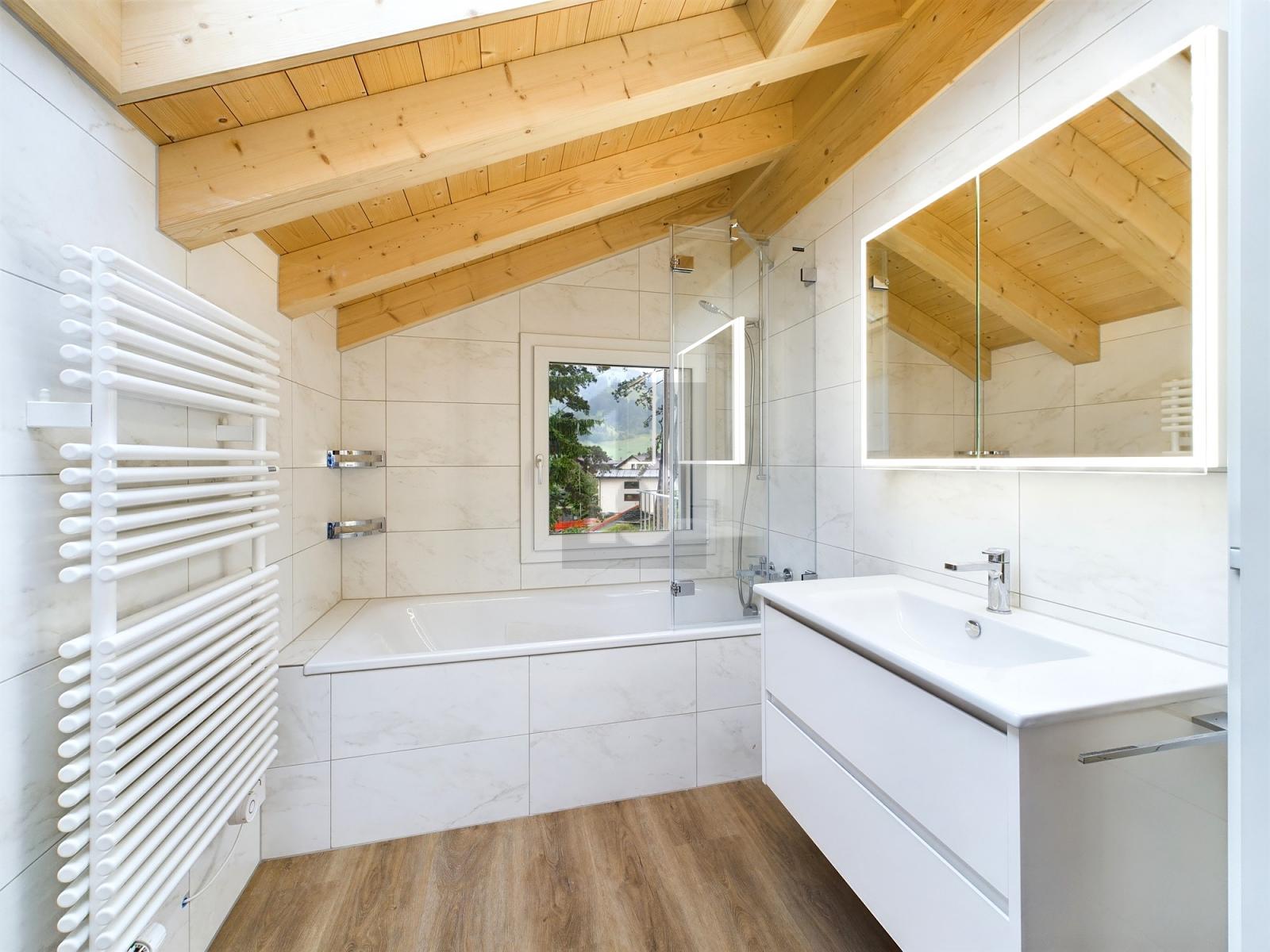 GROSSZÜGIG UND LICHTDURCHFLUTET - 4