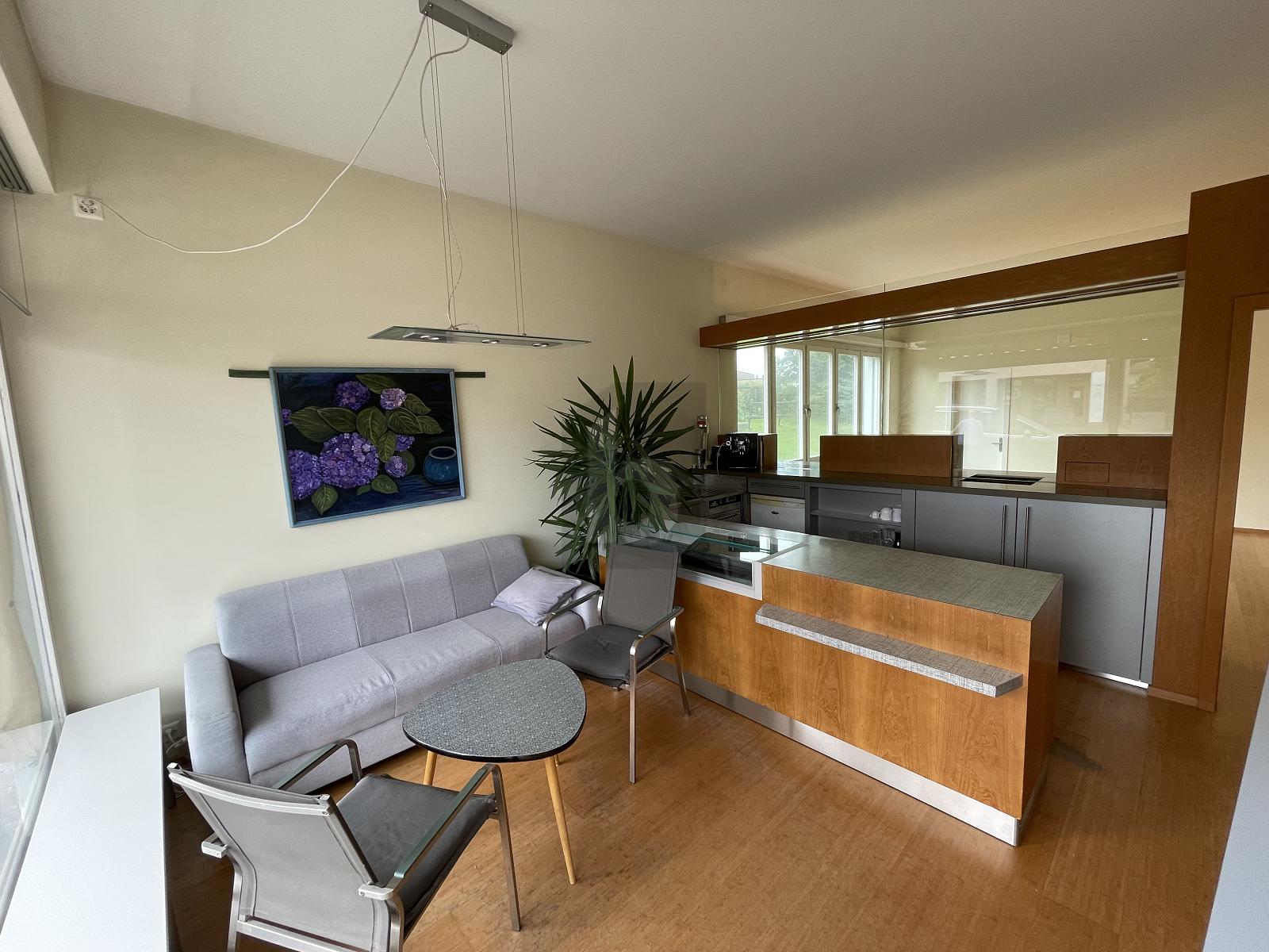 GERÄUMIG UND IDEAL FÜR IHRE GESCHÄFTE - 0