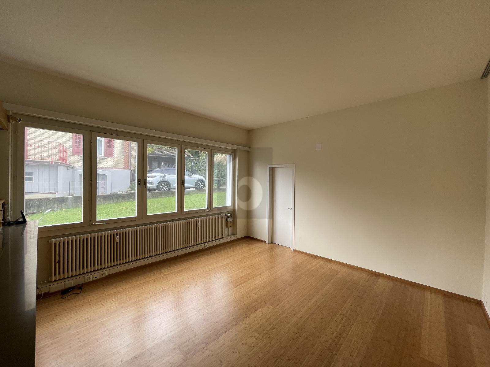 GERÄUMIG UND IDEAL FÜR IHRE GESCHÄFTE - 2