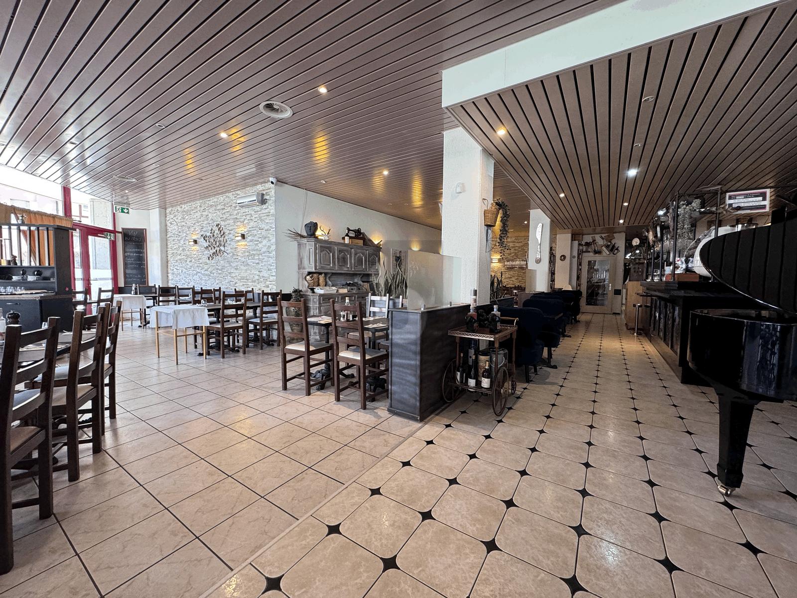 SPACIEUX RESTAURANT AVEC TERRASSE DE 40 PLACES - 1