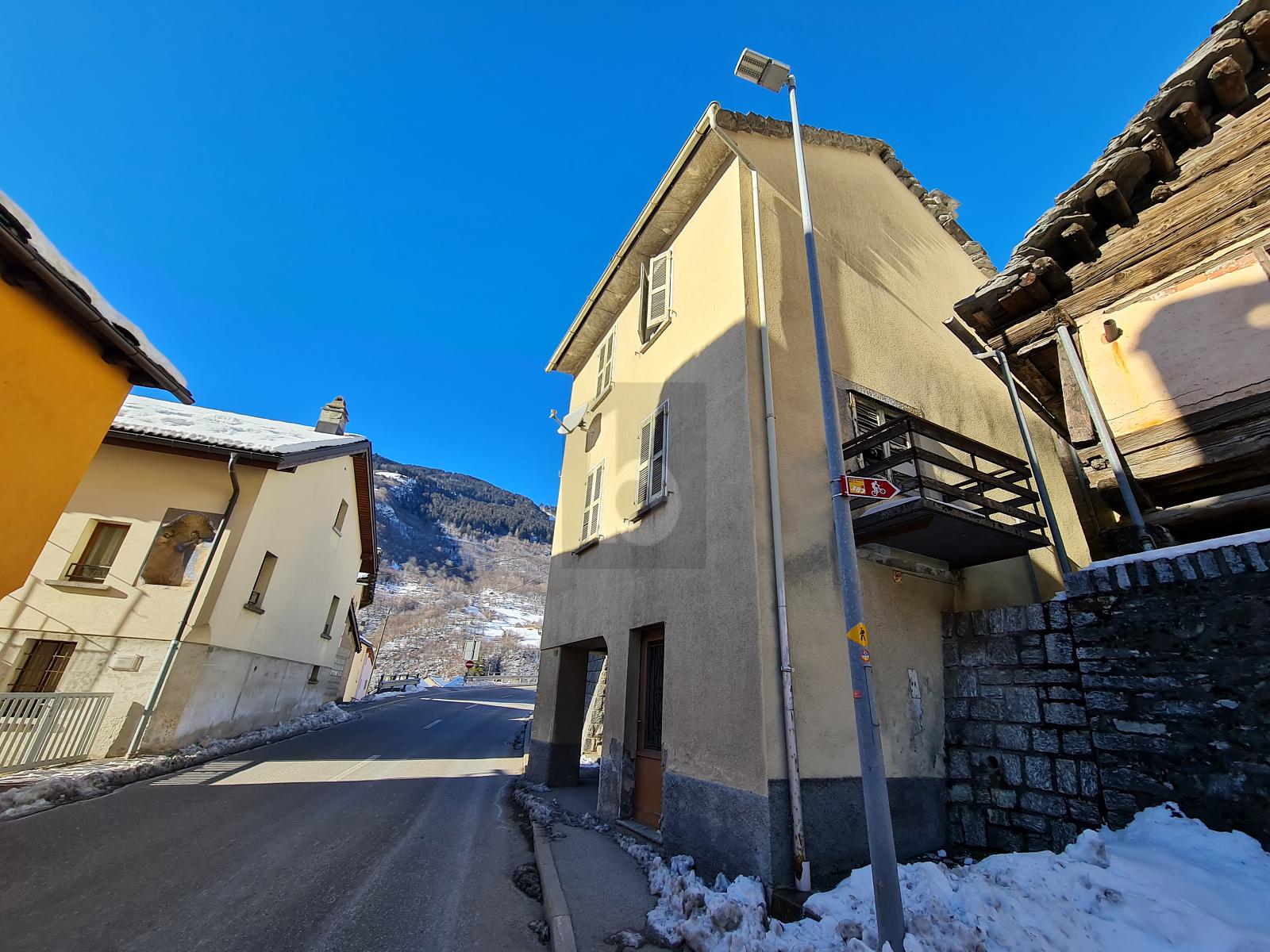 GRAZIOSA E CENTRALE - 1