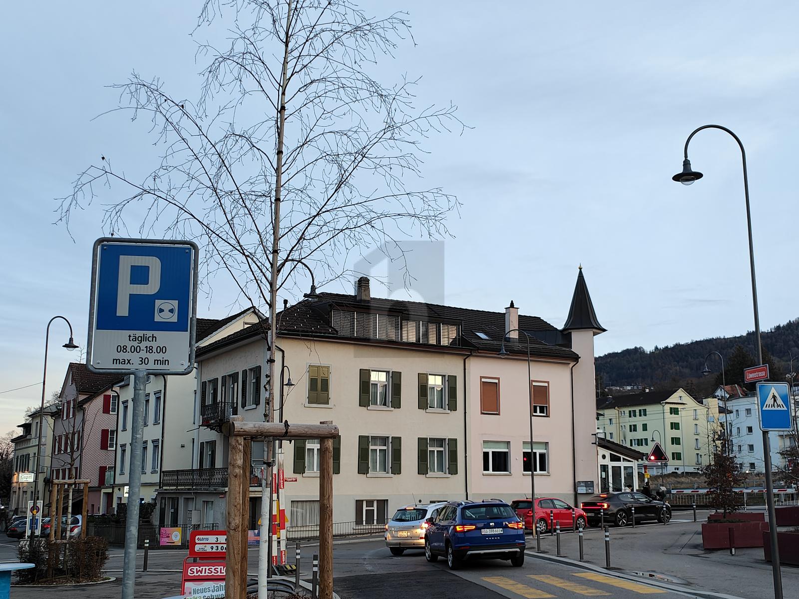 ZENTRAL UND VIELSEITIG - 0