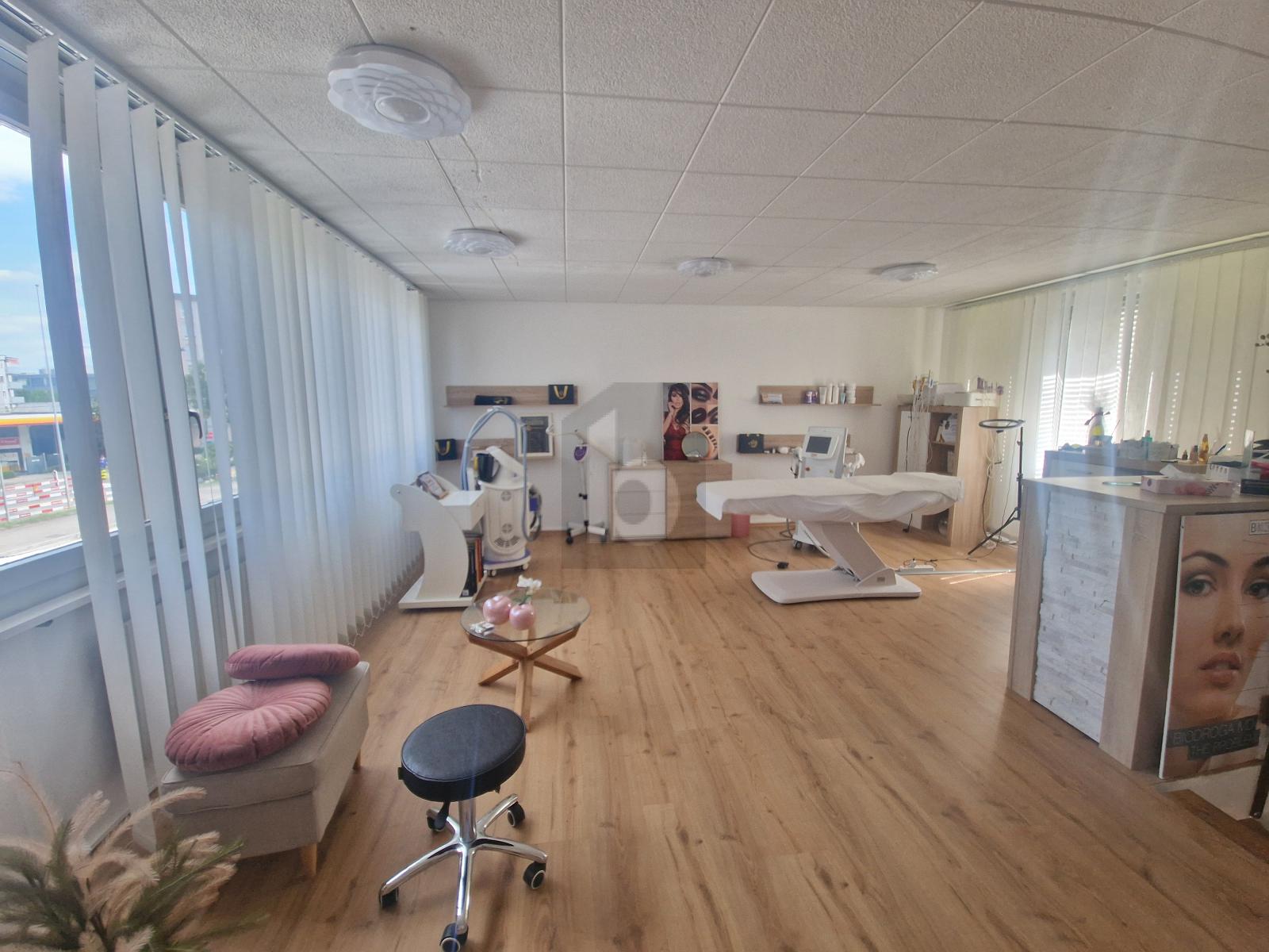 EXKLUSIVES LOKAL AN IDEALER LAGE - 0