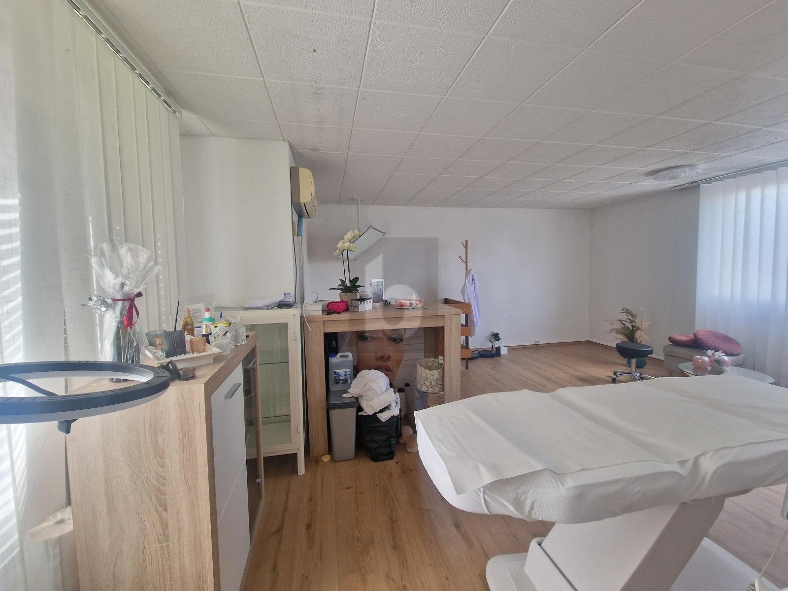 EXKLUSIVES LOKAL AN IDEALER LAGE - 2