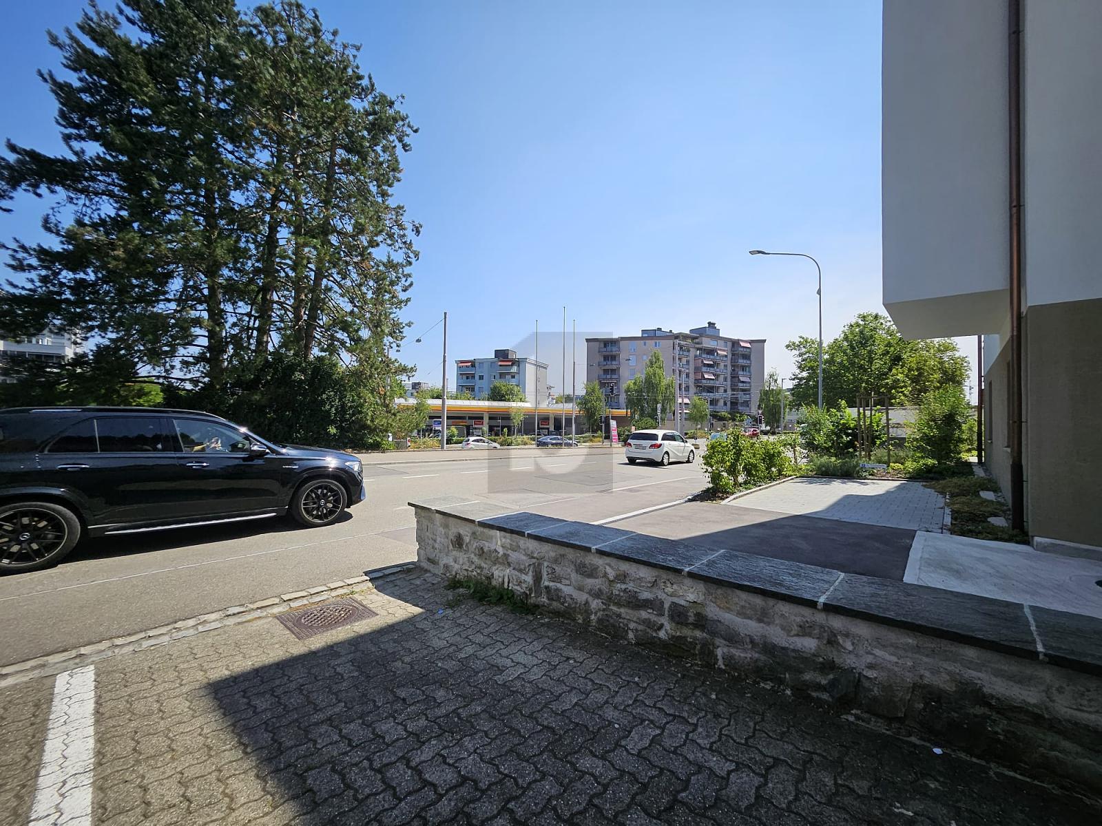 EXKLUSIVES LOKAL AN IDEALER LAGE - 3