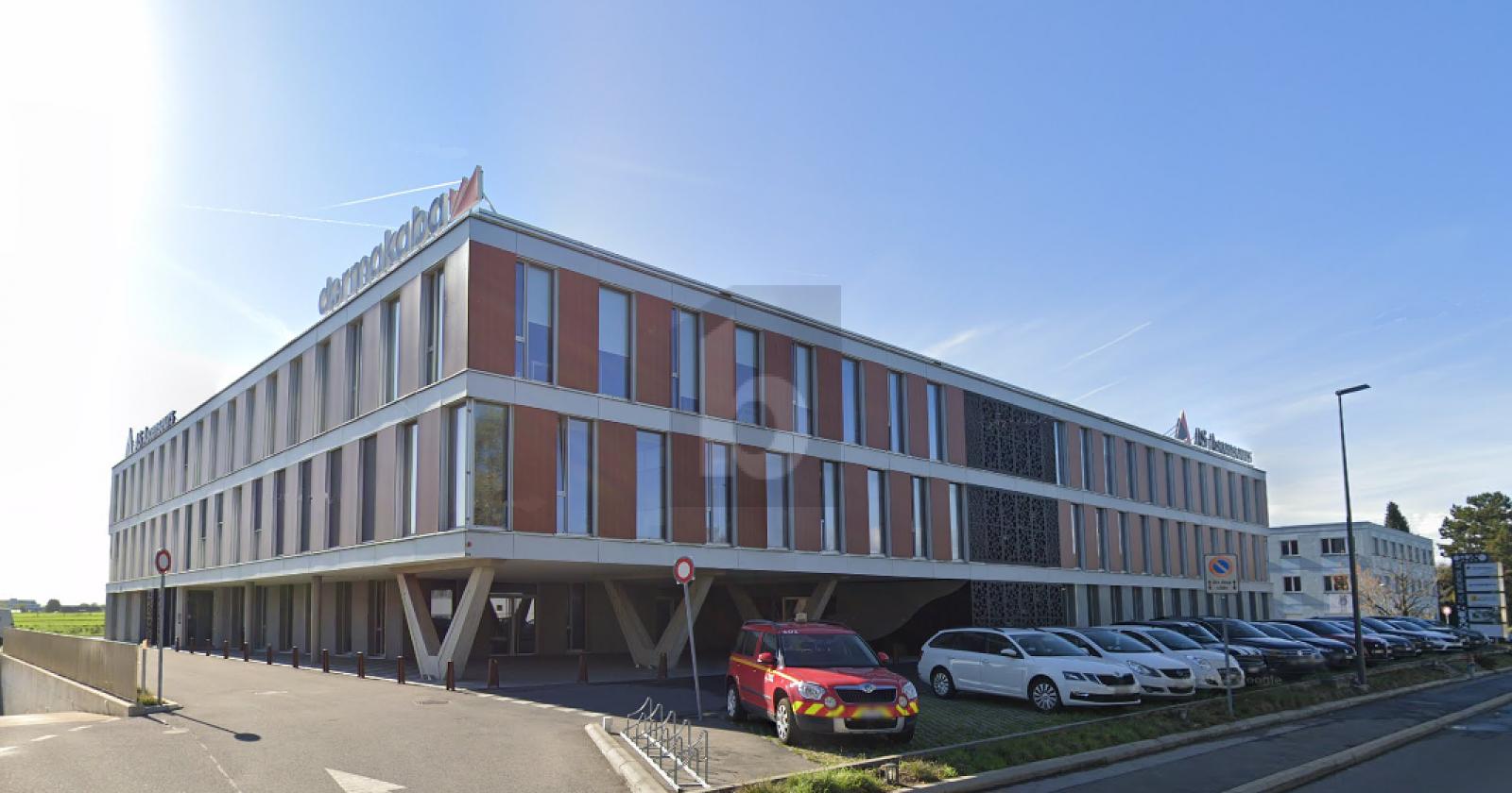 SURFACE GÉNÉREUSE À UN EMPLACEMENT EXCEPTIONNEL - 0