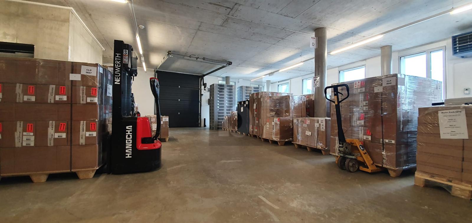 SURFACE GÉNÉREUSE À UN EMPLACEMENT EXCEPTIONNEL - 1