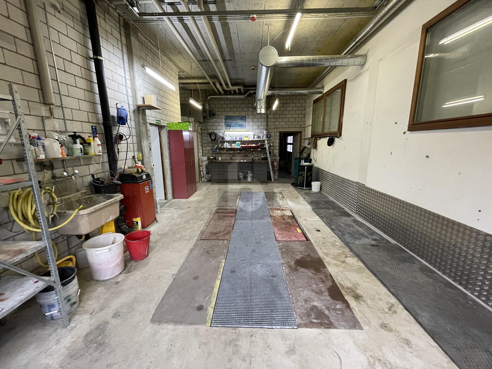 BÜRO, LAGER MIT ZWEI WOHNUNGEN - 4