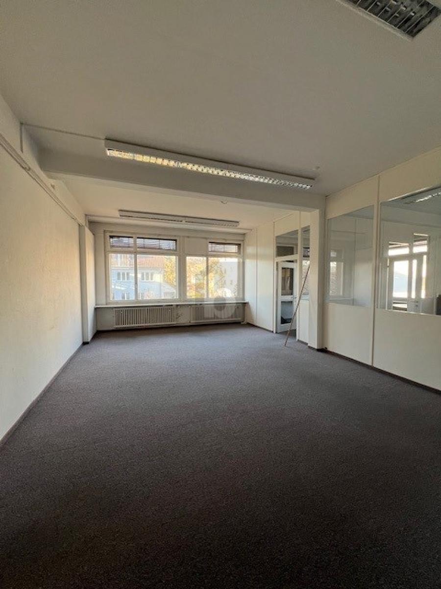 GROSSZÜGIG UND GERÄUMIG - 0