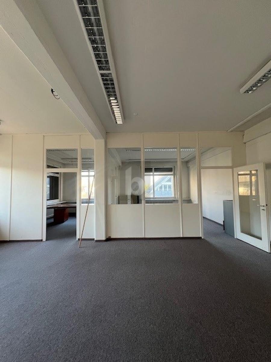 GROSSZÜGIG UND GERÄUMIG - 2