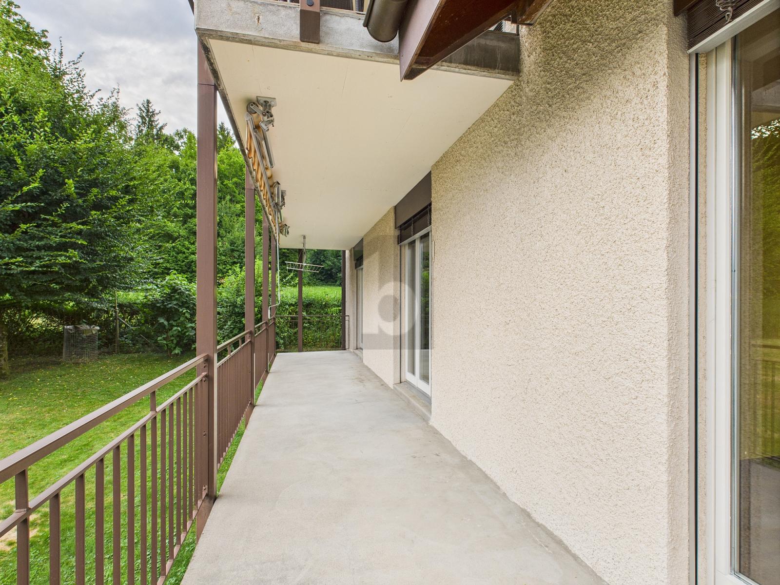 MIT GROSSEM BALKON UND BLICK INS GRÜNE! - 0